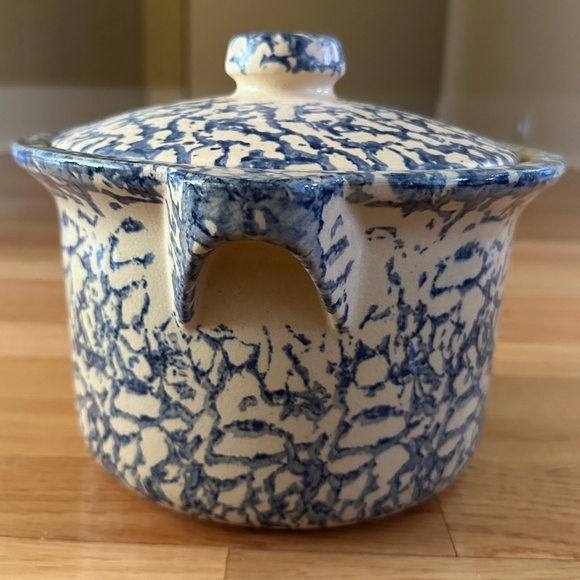 Robinson Ransbottom Pottery Co. Roseville Ohio Pot with Lid 1.5 Qt. Blue Cream - Picture 8 of 13